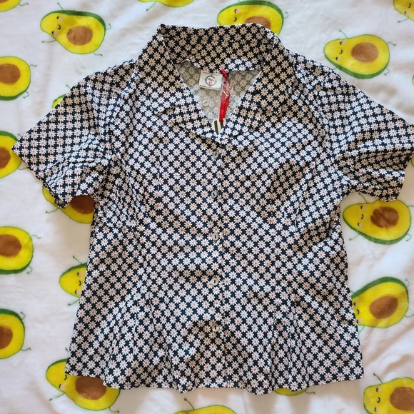 Banned Apparel Tops - NWT Vintage Inspired Floral Button Up Top